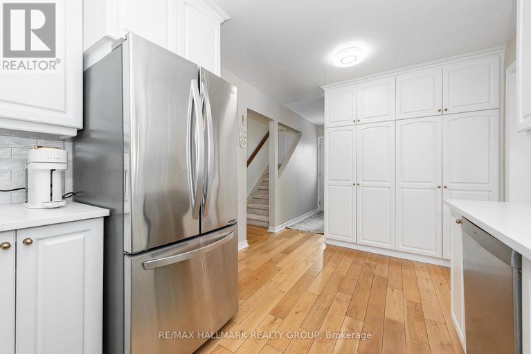 29349068/70-melanie-crescent/glencairnhazeldean/ottawa/ontario/K2L2J8_15