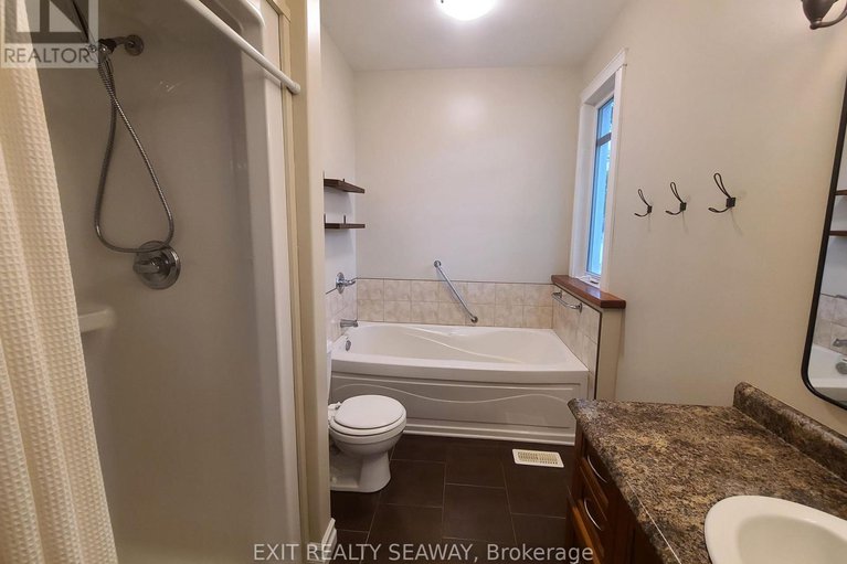 28854316/4294-schell-street/south-dundas-williamsburgh-twp/south-dundas/ontario/K0C2H0_13