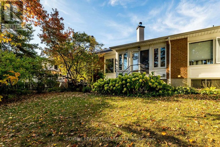 29528668/27-pine-needles-court/stittsville-central/ottawa/ontario/K2S1G5_29