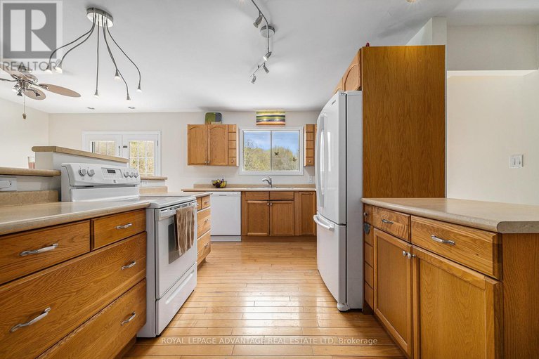 28276594/2579-rideau-ferry-road/drummondnorth-elmsley-north-elmsley-twp/drummondnorth-elmsley/ontario/K7H0G5_12