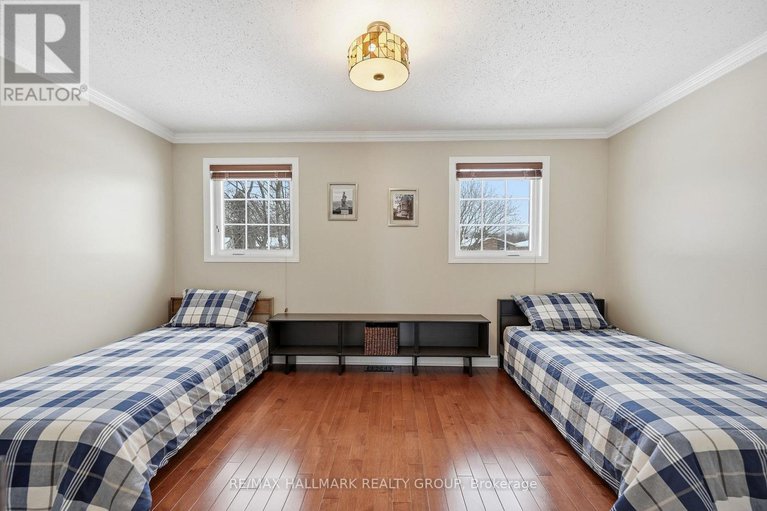 29349074/6066-meadowhill-crescent/chapel-hill/ottawa/ontario/K1C5R9_27