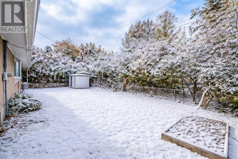 29395719/9-newbury-avenue/borden-farmstewart-farmcarleton-heightsparkwood-hills/ottawa/ontario/K2E6K7_38