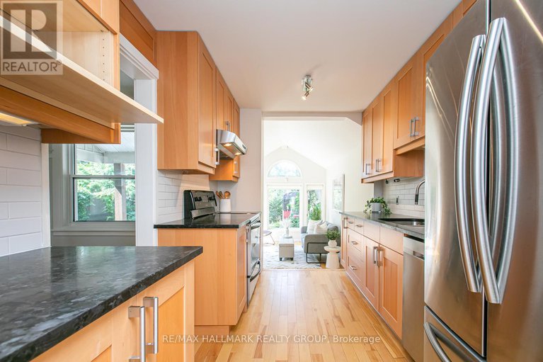 28437104/636-chapel-street/sandy-hill/ottawa/ontario/K1N7Z9_6