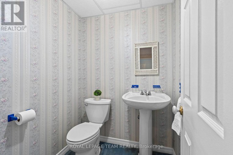 28339278/5517-cedar-drive/manotick-east-to-manotick-station/ottawa/ontario/K4M1B4_38