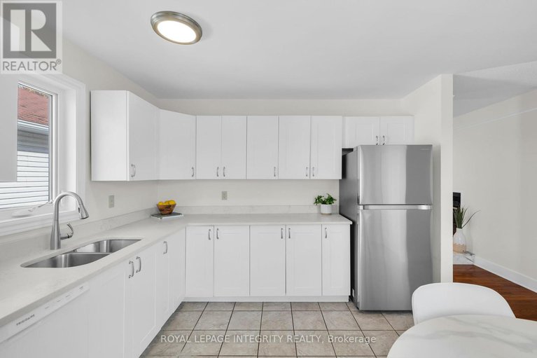 28882325/1979-jasper-avenue/ellwood/ottawa/ontario/K1V0X9_16