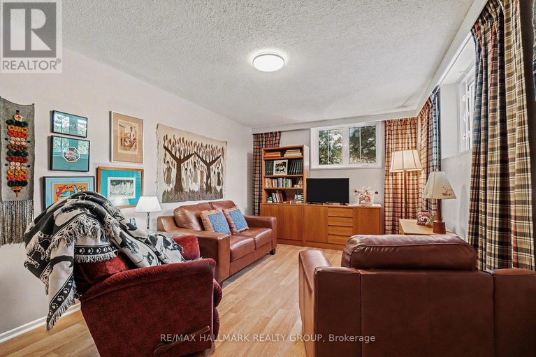 29278557/1044-adley-road/carson-grove/ottawa/ontario/K1J8B9_22