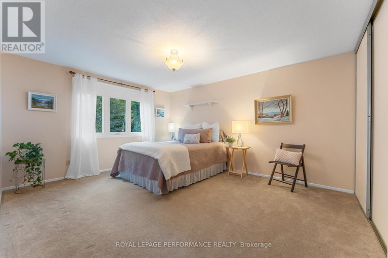28877578/1848-thistleleaf-crescent/chapel-hill/ottawa/ontario/K1C5W7_29