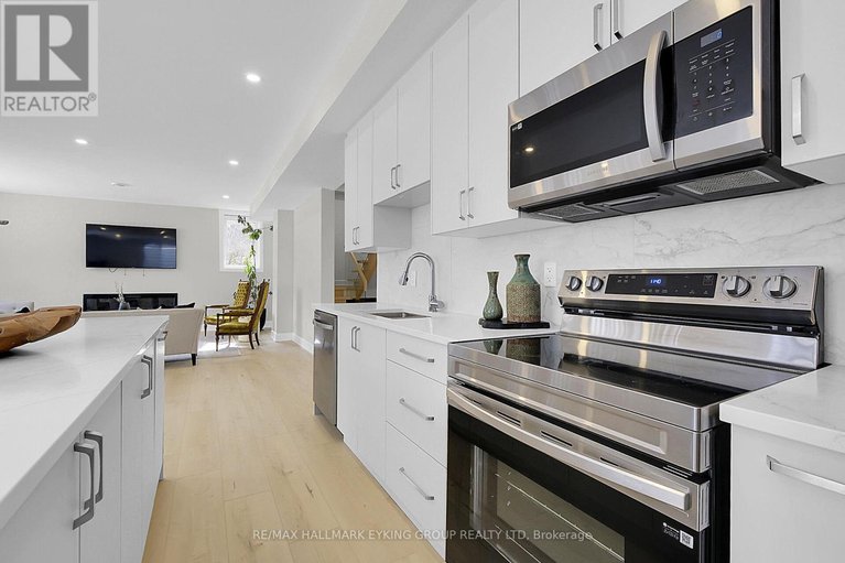 28550899/623-rowanwood-avenue/mckellarhighland/ottawa/ontario/K2A3E3_16
