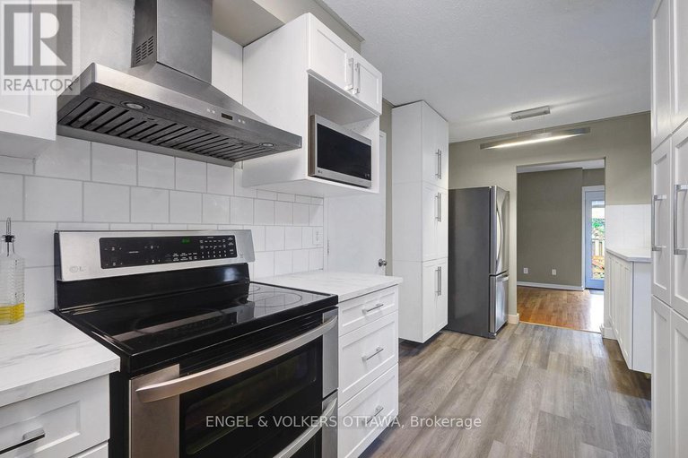 28587086/30-sovereign-avenue/craig-henrywoodvale/ottawa/ontario/K2G4W7_17