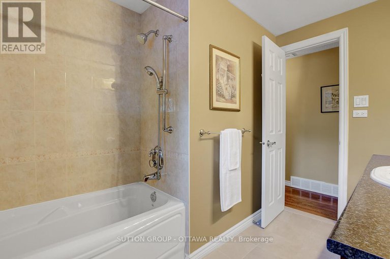28874659/124-post-road/glencairnhazeldean/ottawa/ontario/K2L1L2_33