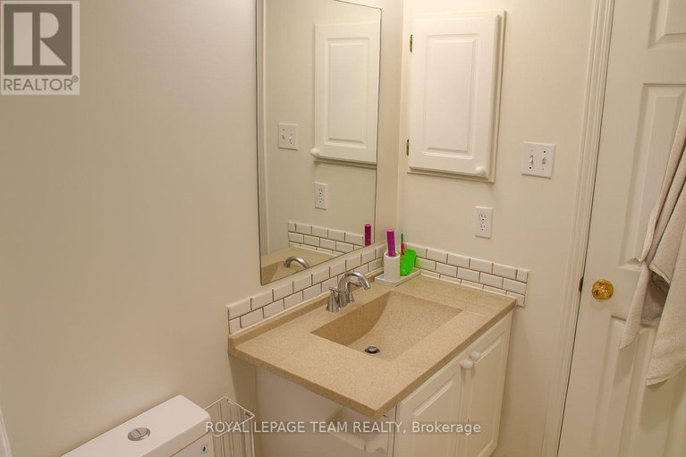 29399139/20-heartleaf-private/hunt-club-parkgreenboro/ottawa/ontario/K1T3Z9_24