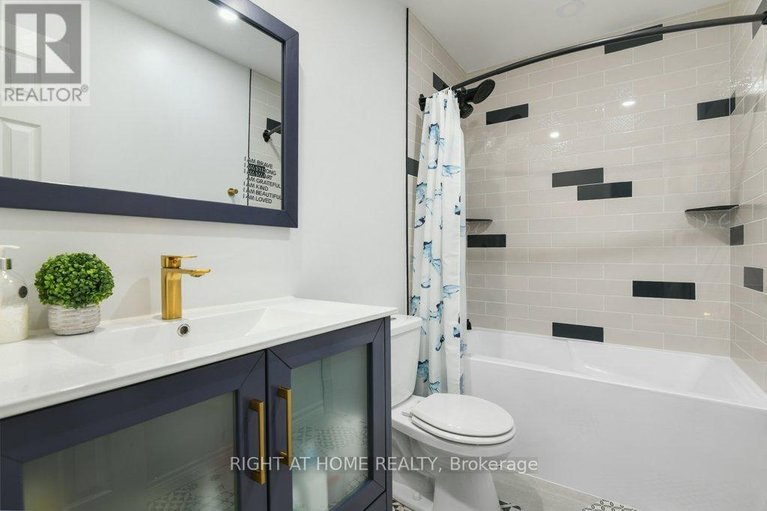 29607390/57-chester-crescent/on-the-green/ottawa/ontario/K2J2J6_27