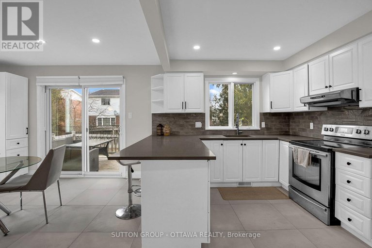 28535998/13-weatherwood-crescent/pineglencountry-place/ottawa/ontario/K2E7C5_17