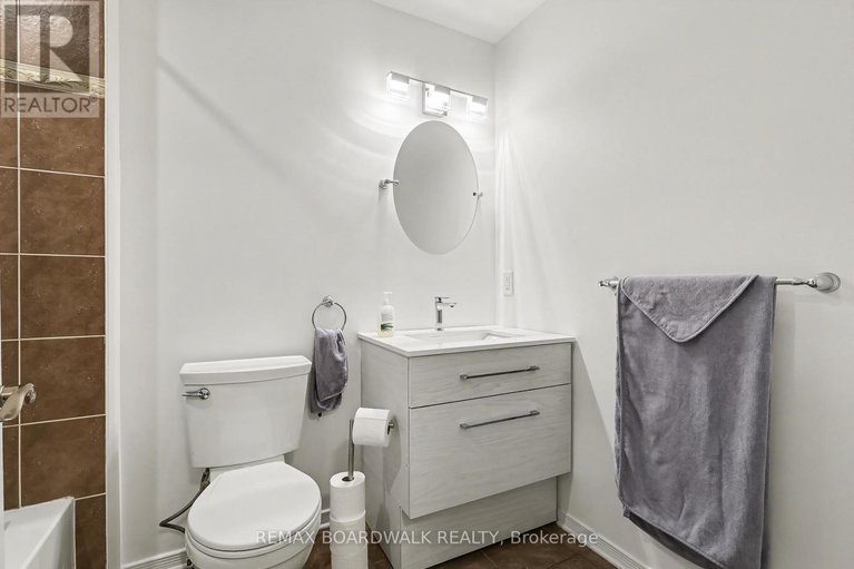 29619269/295-meilleur-private/vanier/ottawa/ontario/K1L0A2_22