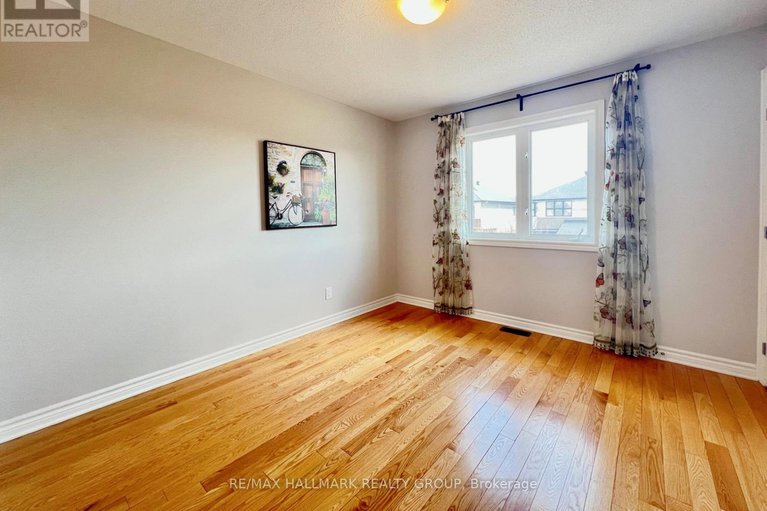 28141334/510-summerhill-street-n/riverside-southgloucester-glen/ottawa/ontario/K4M0B4_24