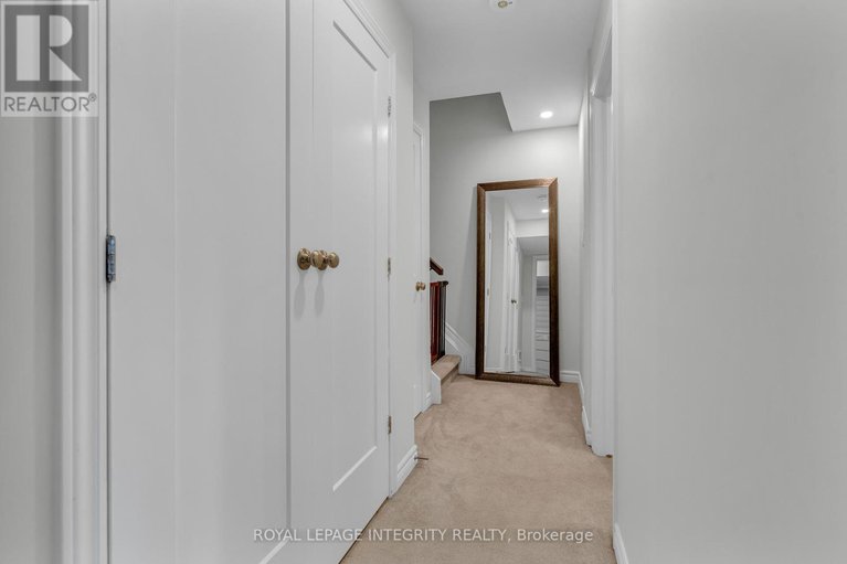 28545243/35-carabiner-private/mer-bleuebradley-estatesanderson-park/ottawa/ontario/K1W0L7_17