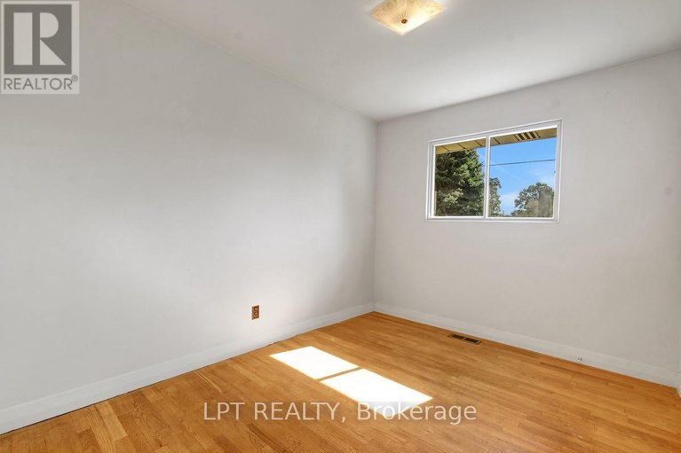 28994142/151-oakridge-boulevard/meadowlandscrestview/ottawa/ontario/K2G2V3_27