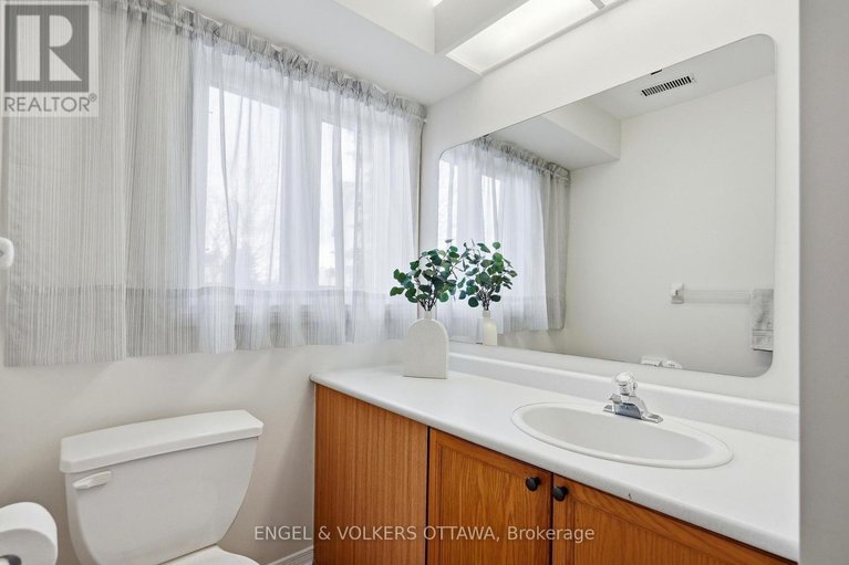 29492225/40-244-briston-private/hunt-club-park/ottawa/ontario/K1G5P9_12