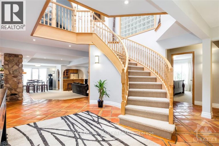 28495389/4-aleutian-road/bruce-farmgraham-parkqualicumbellands/ottawa/ontario/K2H7C8_4