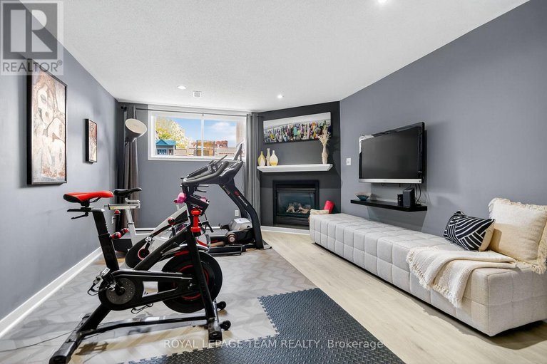 28882622/2001-dunollie-crescent/morgans-grantsouth-march/ottawa/ontario/K2W1H5_37