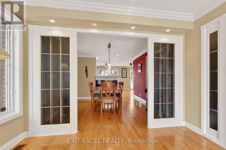 29577468/1093-b-normandy-cr-normandy-crescent/carleton-heights/ottawa/ontario/K2C0L9_11