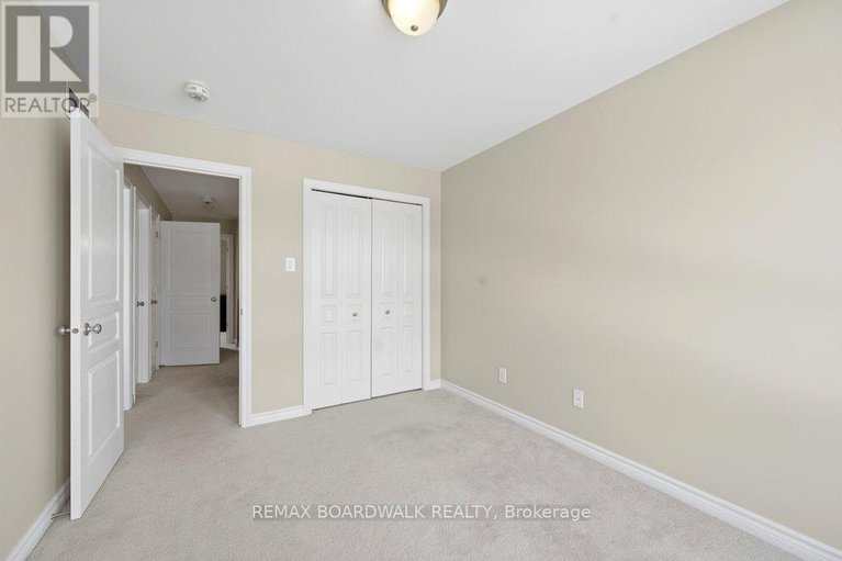 29343898/306-rainrock-crescent/mer-bleuebradley-estatesanderson-park/ottawa/ontario/K1W0J8_25