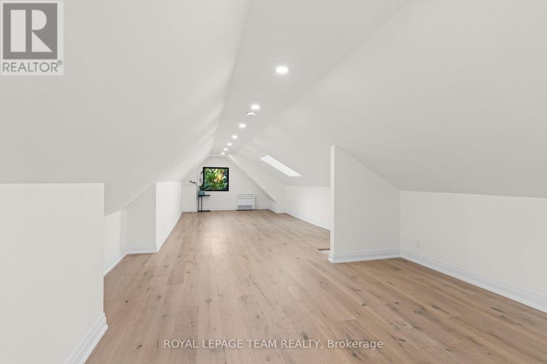 28989052/5575-south-sunset-drive/manotick-long-island-nicholls-island/ottawa/ontario/K4M1J4_43