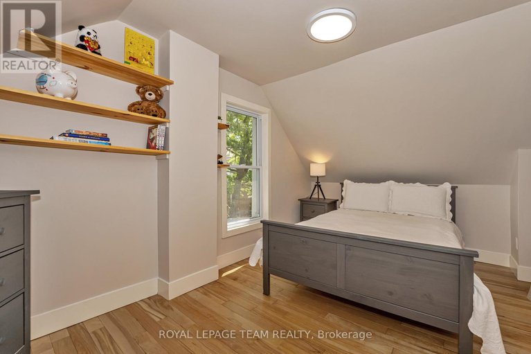 28410245/2748-rowatt-street/britannia/ottawa/ontario/K2B6N9_24