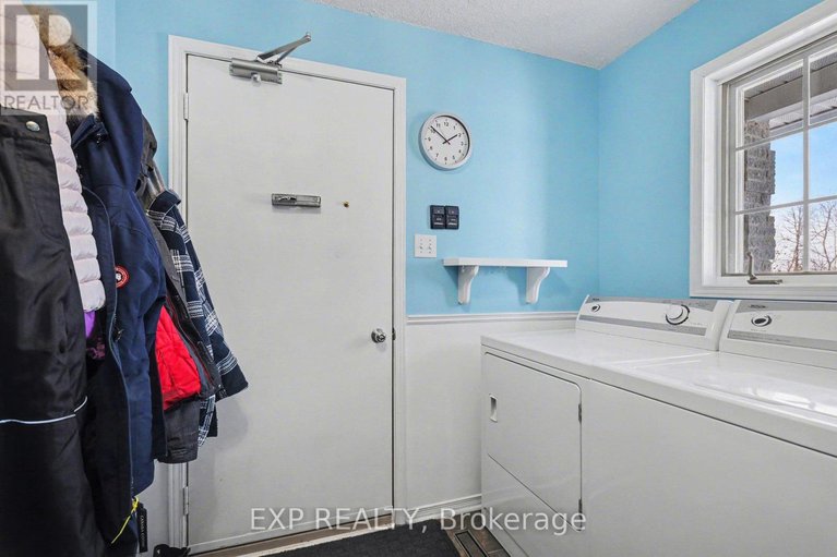 29386190/1284-old-carriage-lane/north-dundas-mountain-twp/north-dundas/ontario/K0C2K0_15