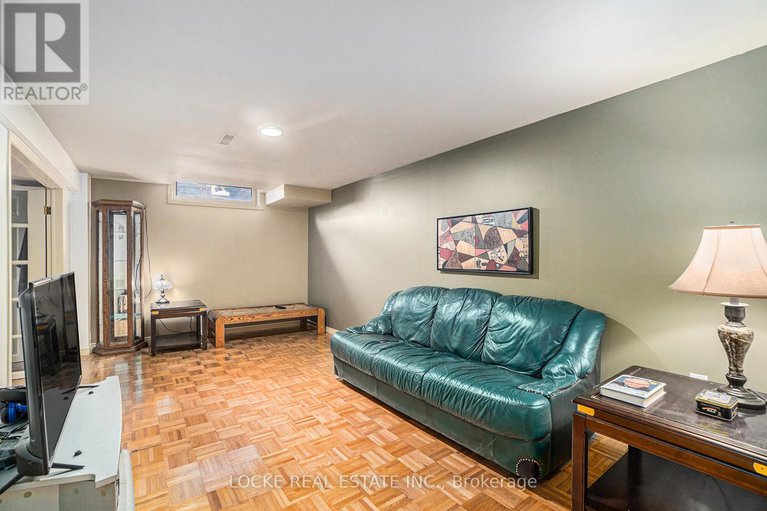28613280/694-morewood-crescent/fallingbrookpineridge/ottawa/ontario/K4A2P7_27