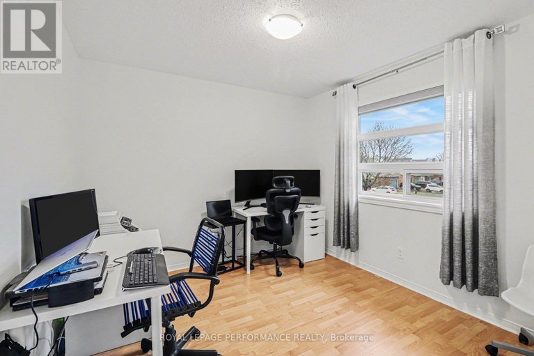 29602570/1006-sheenboro-crescent/fallingbrookpineridge/ottawa/ontario/K4A3M8_23