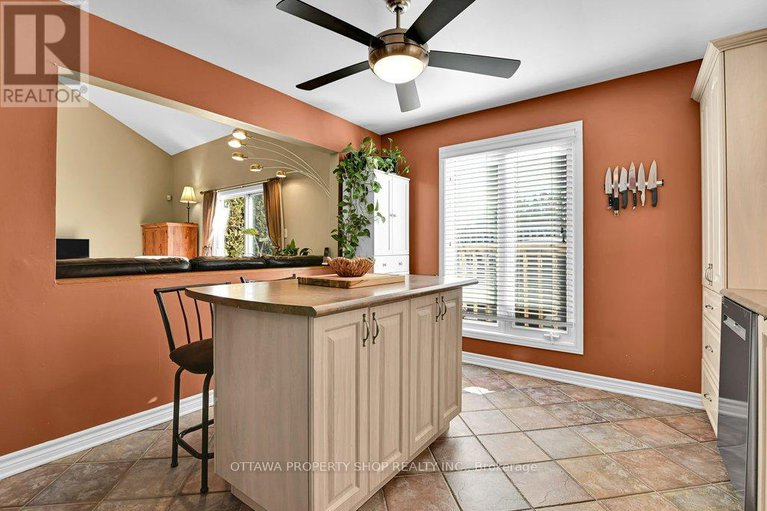 28350114/6156-vineyard-drive/convent-glen/ottawa/ontario/K1C2N6_10