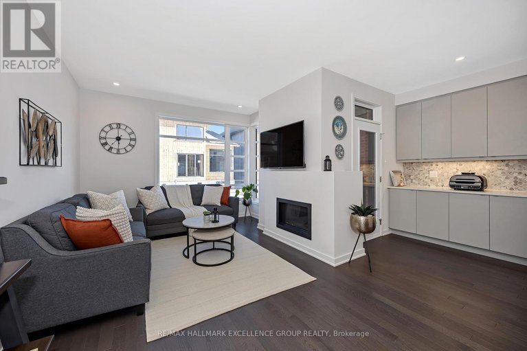 29639073/677-honeydew-street/riverside-southgloucester-glen/ottawa/ontario/K1X0K5_8