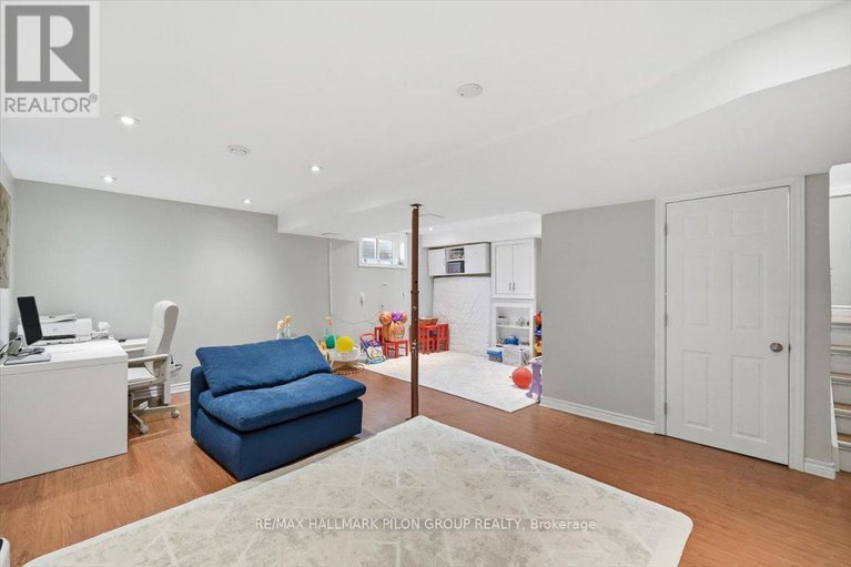 29117905/420-valade-crescent/fallingbrookpineridge/ottawa/ontario/K4A2W2_19