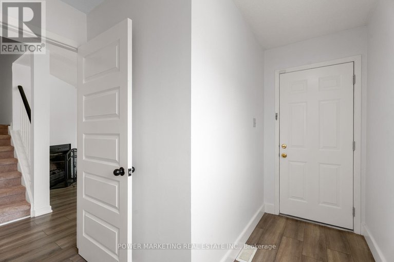 28583636/1631-saxony-crescent/pineview/ottawa/ontario/K1B5K8_5