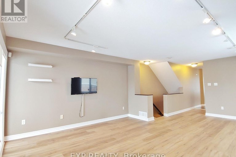 29473779/32-605-b-chapman-mills-drive/strandherd/ottawa/ontario/K2J5T1_16