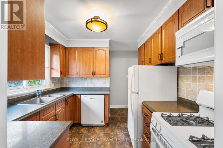 28819611/31-savuto-way-street/meadowlandscrestview/ottawa/ontario/K2G2S9_14