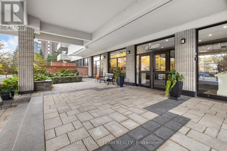 29578153/1114-40-landry-street/vanier/ottawa/ontario/K1L8K4_3