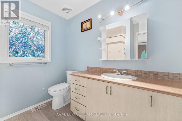 28771341/18-oakham-ridge/morgans-grantsouth-march/ottawa/ontario/K2K3B3_22