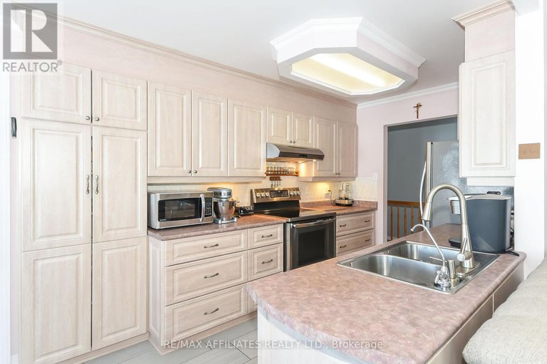 28299464/340-wilson-road/clarencerockland-twp/clarence-rockland/ontario/K4K1K7_11