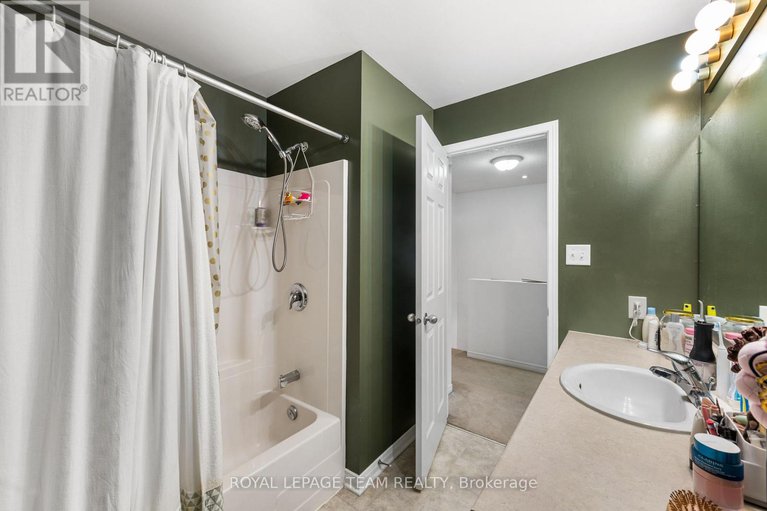 28869607/30-goldthorpe-private/stonebridge/ottawa/ontario/K2J5L7_28