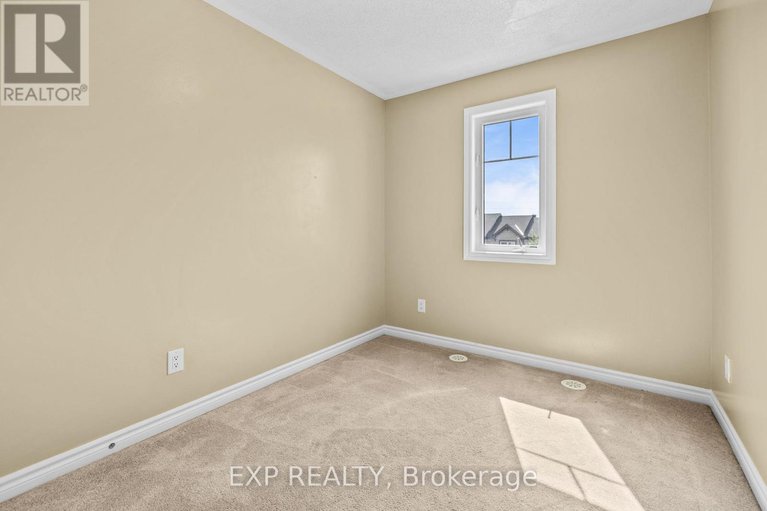 28595126/243-par-la-ville-circle/stittsville-north/ottawa/ontario/K2S0T6_28