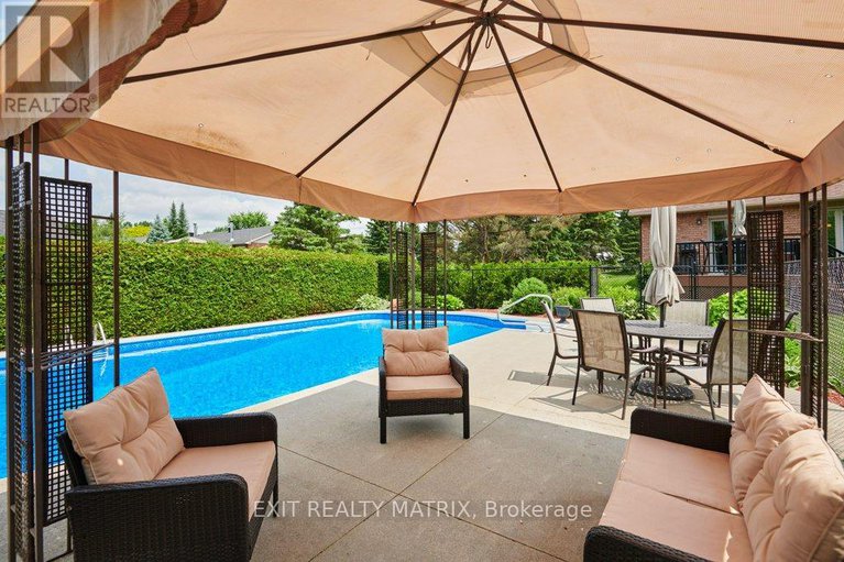 28473522/842-apple-lane/cumberland-ridge/ottawa/ontario/K4C1C1_29