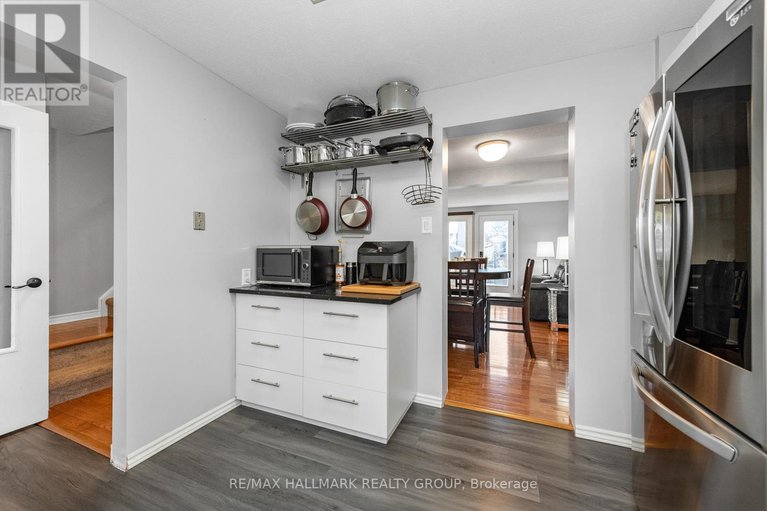 29126203/1803-lamoureux-drive/queenswood-heights-south/ottawa/ontario/K1E2H3_13