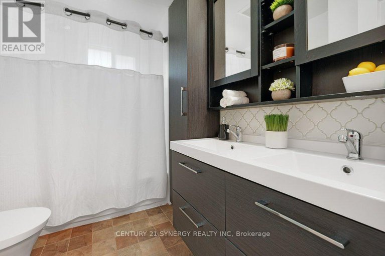 28306161/2522-needham-crescent/brookfield-gardens/ottawa/ontario/K1V6K2_21