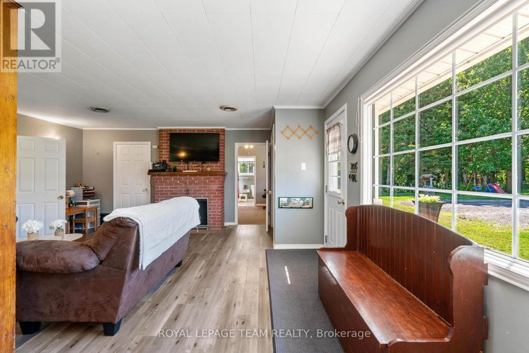 28652632/12135-county-road-2-road/south-dundas-williamsburgh-twp/south-dundas/ontario/K0C1X0_8