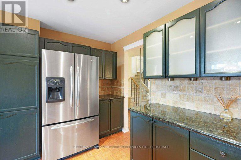 29039084/30-chickasaw-crescent/bridlewood/ottawa/ontario/K2M1M5_18