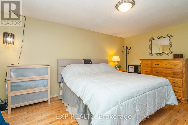 28989665/22-rickey-place/glencairnhazeldean/ottawa/ontario/K2L2E3_22