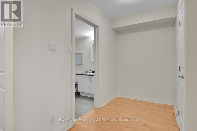 29353562/703-242-rideau-street/sandy-hill/ottawa/ontario/K1N0B7_13