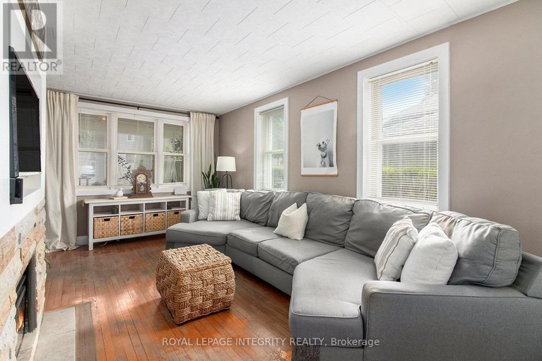 28820811/484-whitney-street/winchester/north-dundas/ontario/K0C2K0_8